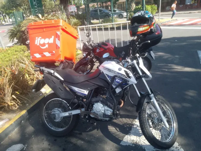 Estou Vendo está moto por 13.000 motivo de viagem só quem tem interesse ?