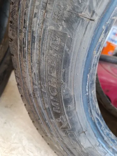 Pneu de caminhão 217 75 r 215 Bridgestone e Michelin.
