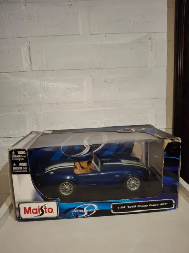 Miniatura de 1965 Shelby Cobra 427 1:24