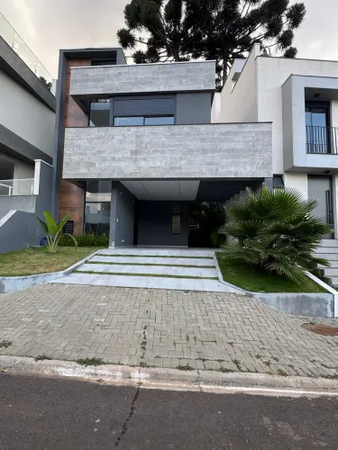 Casa nova com 3 quartos em condomínio Curitiba