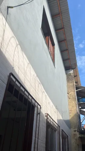 Casa em vila no Jurunas com dois quartos e garagem para moto. R$ 1500. Zap *79