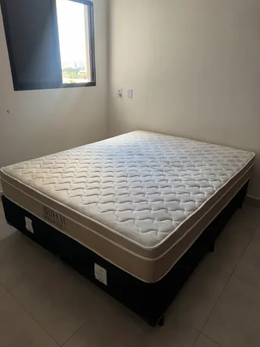 Cama casal Queen size