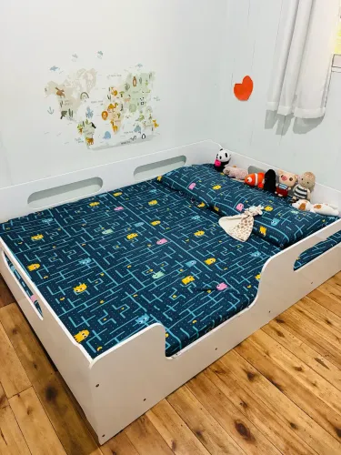 Cama montessoriana + colchão + kit lençol 