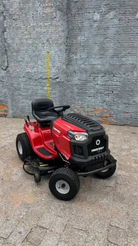 Trator cortador de grama 