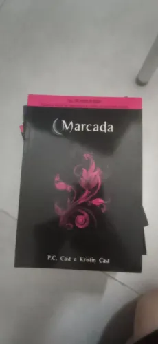 Livros série House of Night em ótimo estado