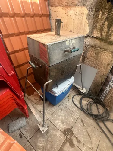Vendo churrasqueira de alumínio