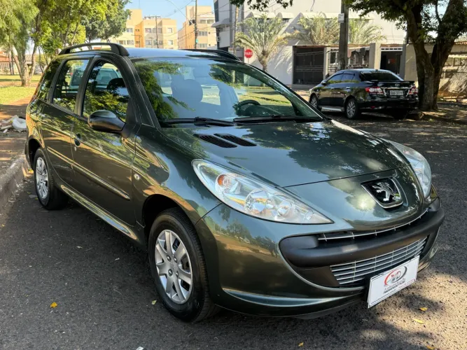 Peugeot 207 SW XR 1.4 Flex 8V 5P 2011