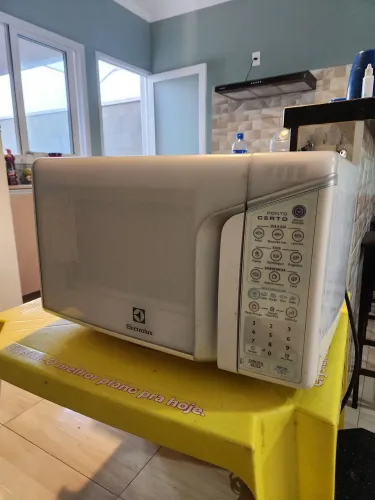 Micro-ondas Electrolux MEP41 - 31L - 127V