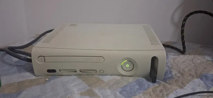 Xbox 360 fat com controle e jogos