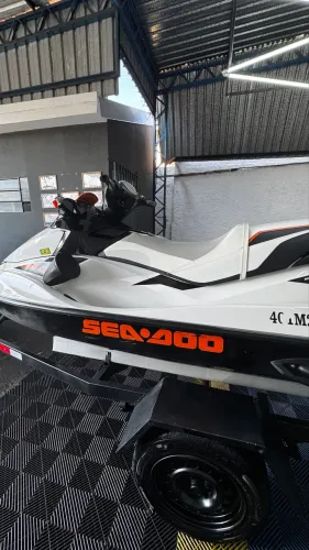 Jet ski sea doo gti