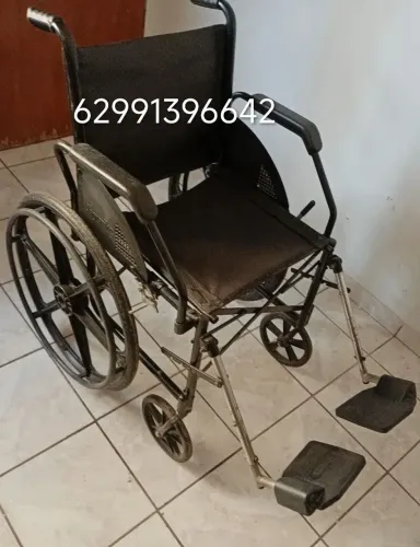 Cadeira de rodas semi nova até 120 kgs