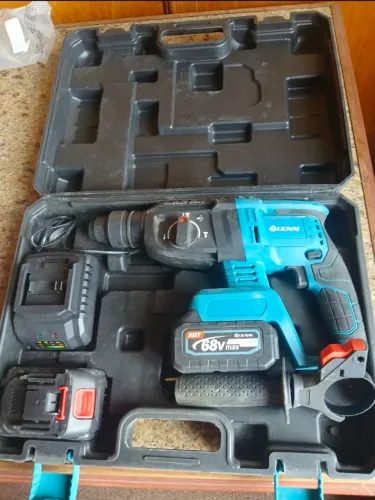 Furadeira de impacto a bateria