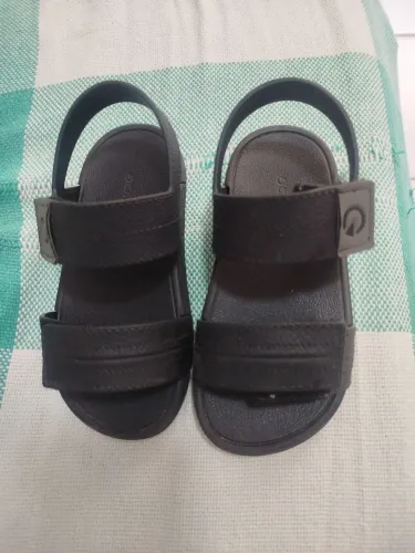 Vendo calça Infantil Pivete e 2 Sandálias Cartago Infantil