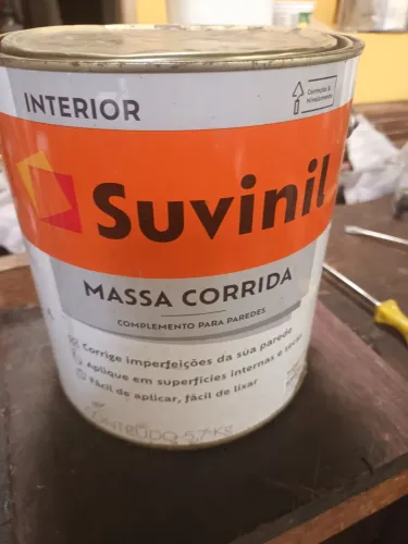 Massa corrida e fundo reparador  para parede