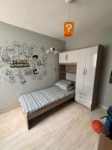 Conjunto Cama com Guarda roupas. Vai com colchão