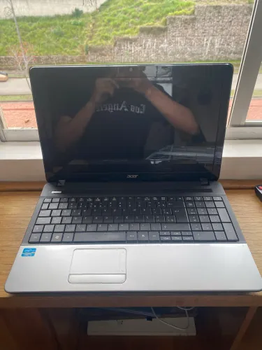 Notebook Acer Aspire 4GB RAM - HD 500GB (Perfeito para estudos e trabalho)