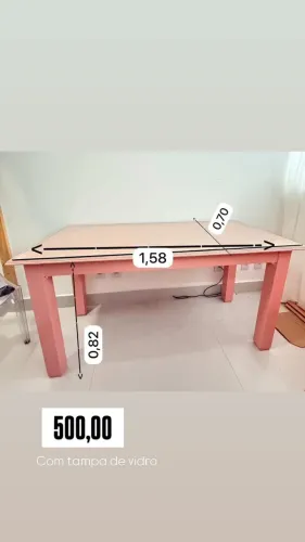 Mesa rosa de Mdf com tampa de vidro 