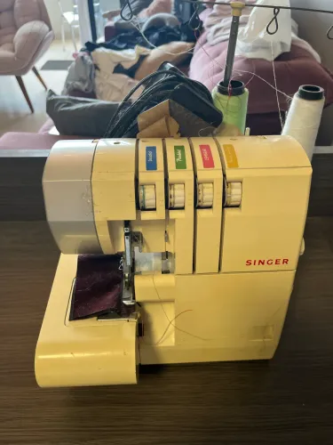MÁQUINA SINGER OVERLOCK