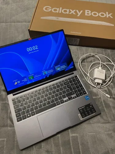 Samsung Galaxy Book4 Intel Core i3 - Estado de Novo