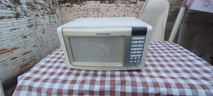 Microondas Electrolux 31 litros Funcionando