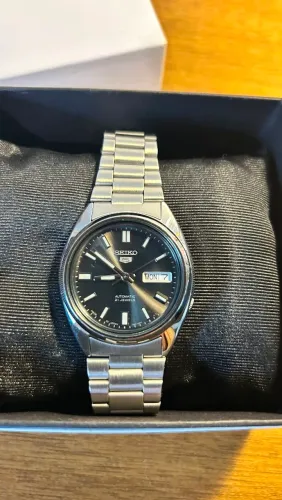 SEIKO série 5 - SNXS79J1 com mostrador preto automático , Preto, Moderno