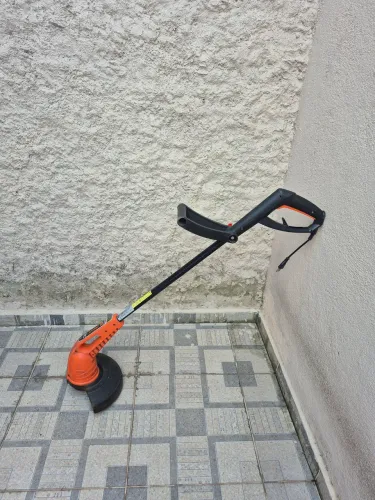Uma rocadeira eletrica tramontina