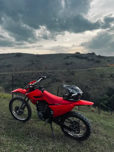 XR 200 de trilha