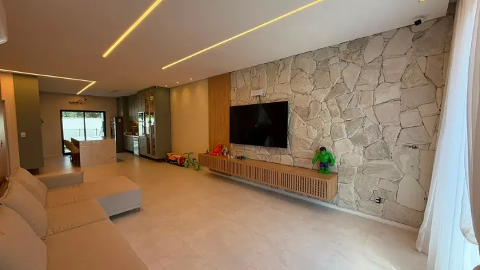 Casa no Morada dos Pássaros 240m² 4 Suítes com Energia Solar
