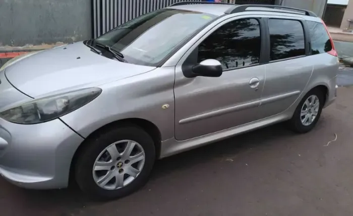 Peugeot 207 SW XR 1.4 Flex 8V 5P 2012