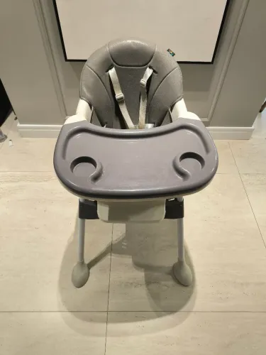Cadeirinha de alimentação maxi baby honey cor cinza