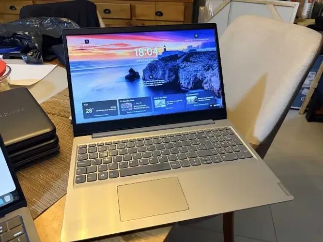 Notebook Lenovo IdeaPad S145 AMD Ryzen 5 3500U (3ª gen) - 8 GB RAM - SSD 256 GB 