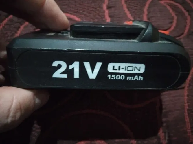 Vendo Furadeira e parafusadeira de impacto Mundial 21v