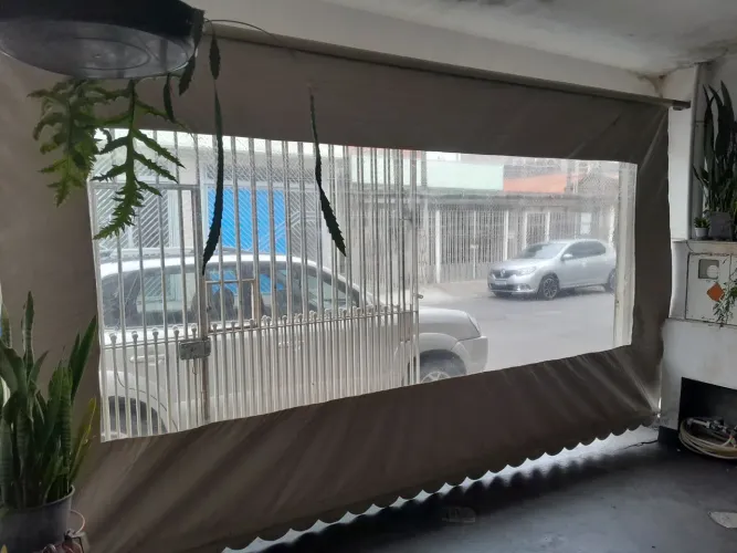 Todo retrátil com janela transparente