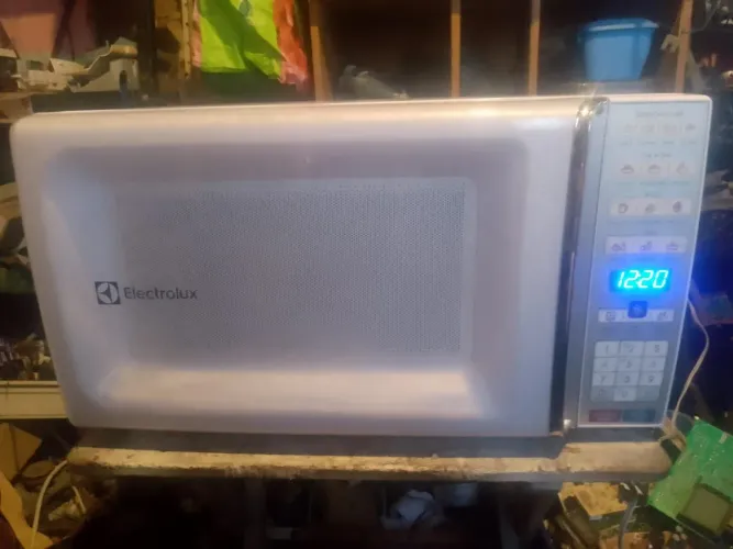 Microondas Eletrolux 31 litros