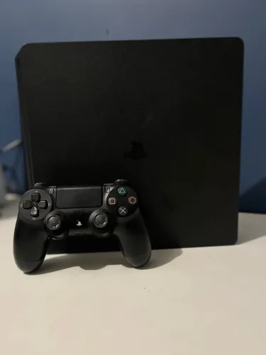 PS4 Slim 1TB - Bem Conservado