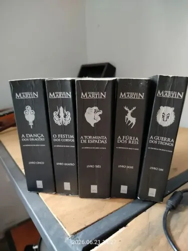 Livros game off trones ( as crônicas do gelo e fogo)