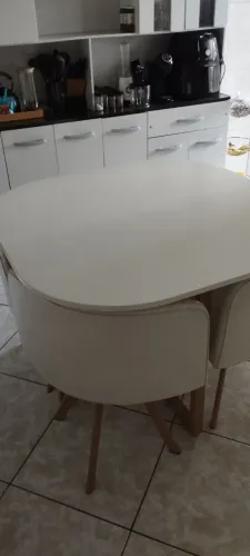 Conjunto mesa e cadeira