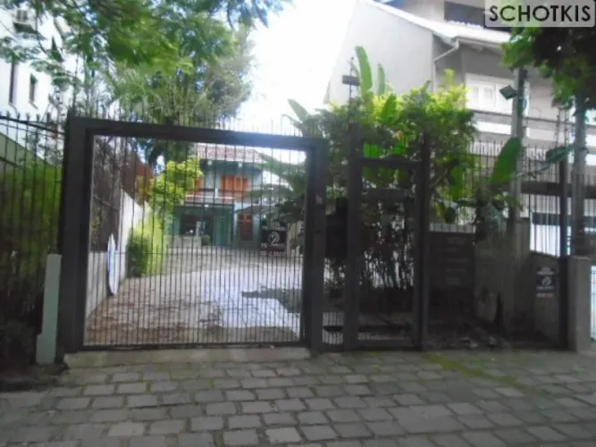 IMOBILIÁRIA SCHOTKIS VENDE COM EXCLUSIVIDADE SOBRADO DE ALVENARIA, LOCALIZAÇÃO PRIVILEGIAD