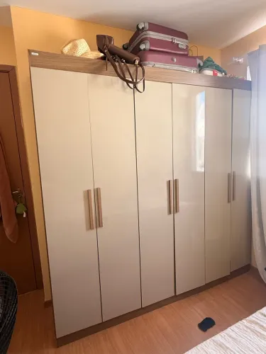 Guarda roupa usado