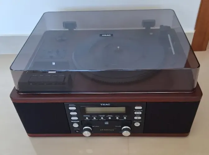 Vitrola toca-discos, cd player e cassete TEAC LP-R550USB