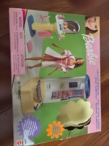 Barbie banheiro iluminado usado