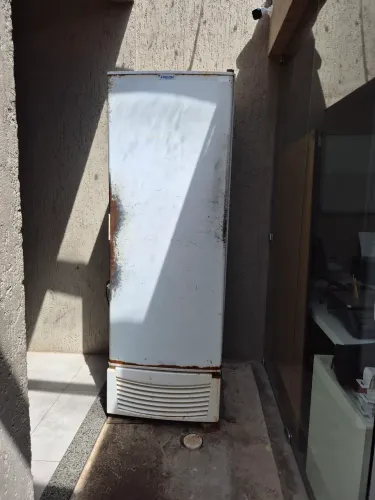 Freezer Vertical Fricon 569L 220V - Funcionando