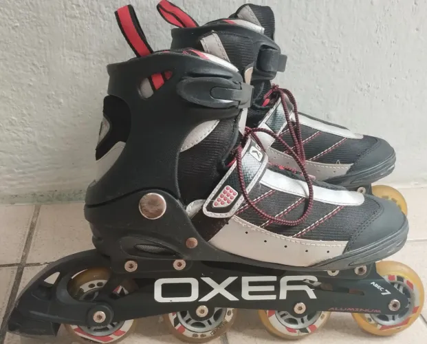 Pátins OXER IN-LINE ABEC 7 preto e detalhes cinza e vermelho n 41
