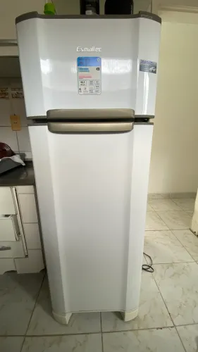 GELADEIRA ESMALTEC 276 L - SEMI NOVA