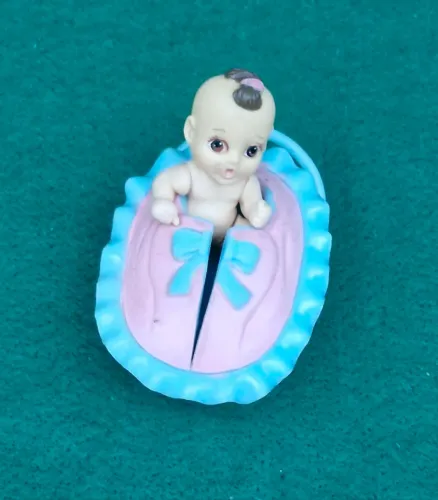 Petit Baby no cesto