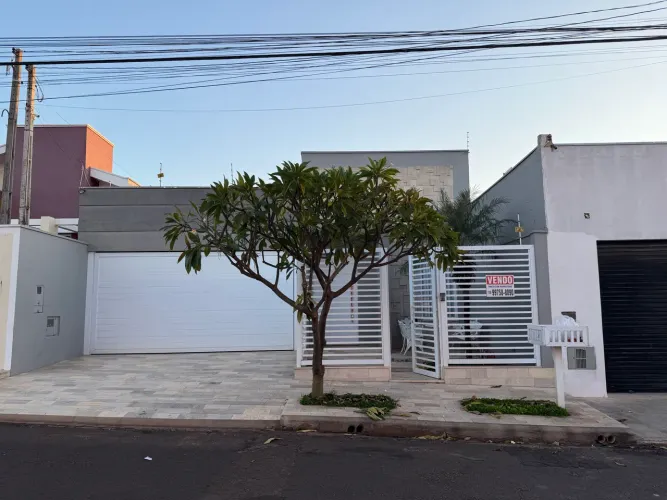CASA A VENDA EM PIRAPOZINHO-SP