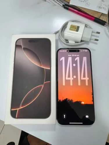 Iphone 16 pro max dourado 256gb em excelente estado com acessórios.