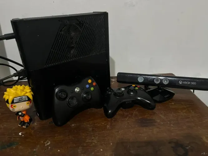 Xbox 360 2 controle e Kinect 