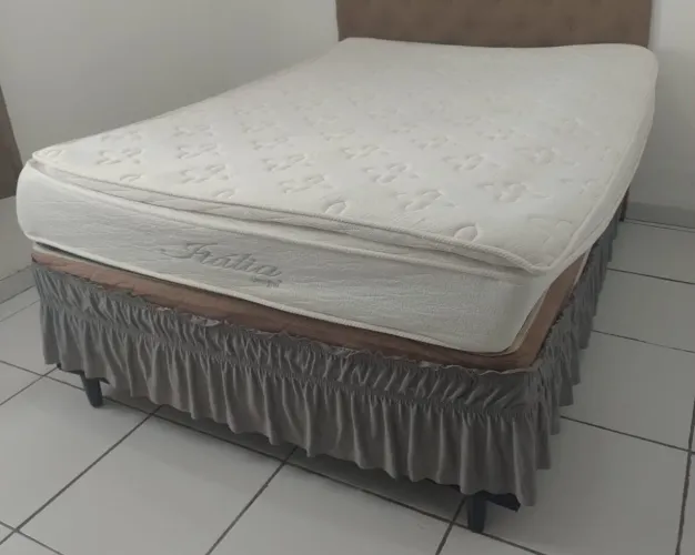 Cama box e colchão de casal