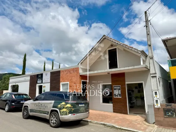 Residência no Centro de Campo Alegre/SC: Conforto, Tradição e Renda